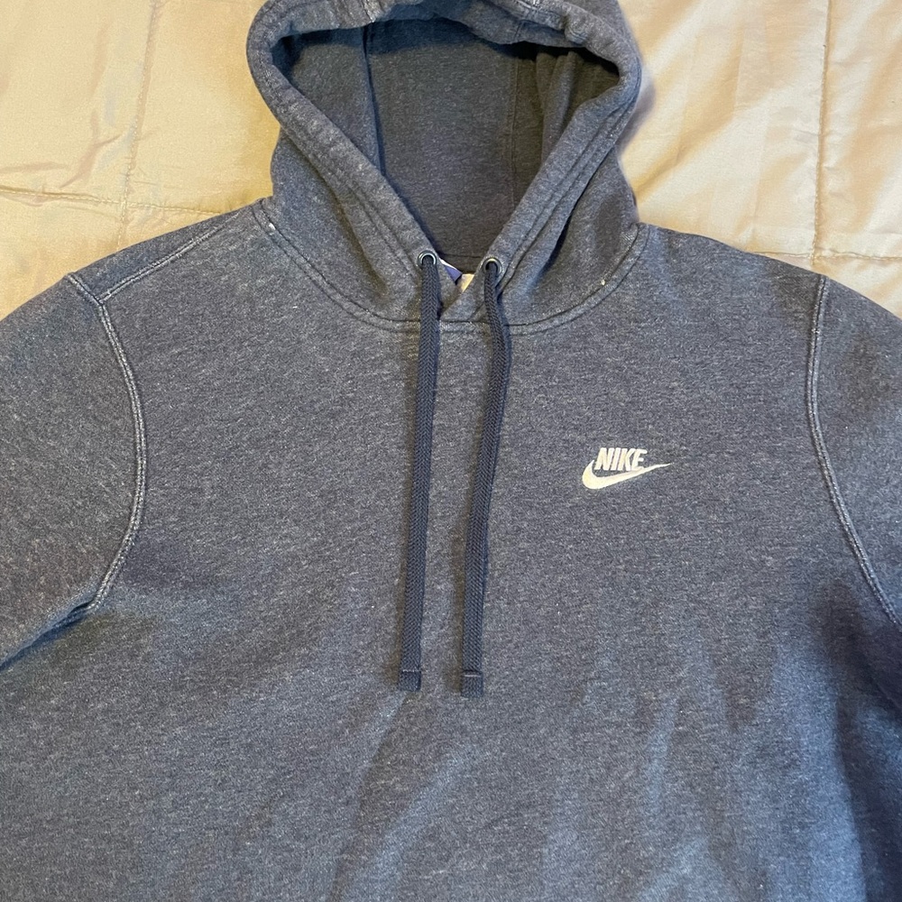 Men’s Nike Hoodie, used but in great condition